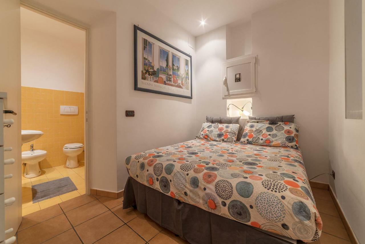 Colosseo & San Clemente Cozy Flat Рим Екстер'єр фото