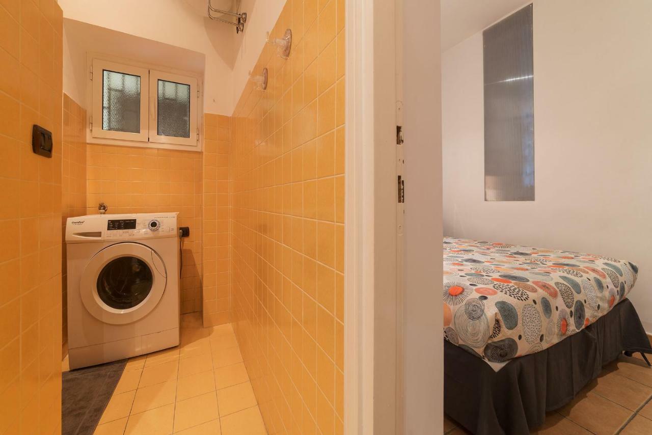 Colosseo & San Clemente Cozy Flat Рим Екстер'єр фото