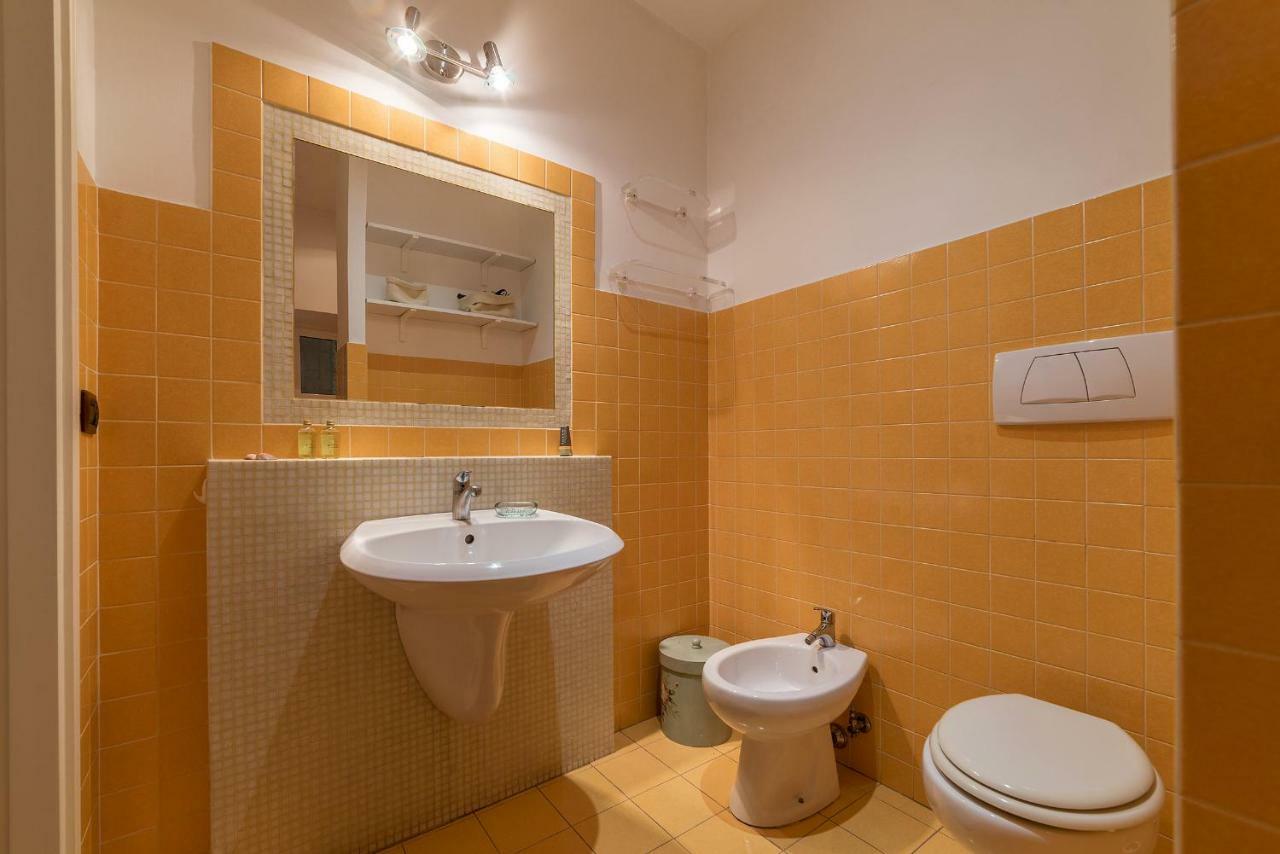 Colosseo & San Clemente Cozy Flat Рим Екстер'єр фото