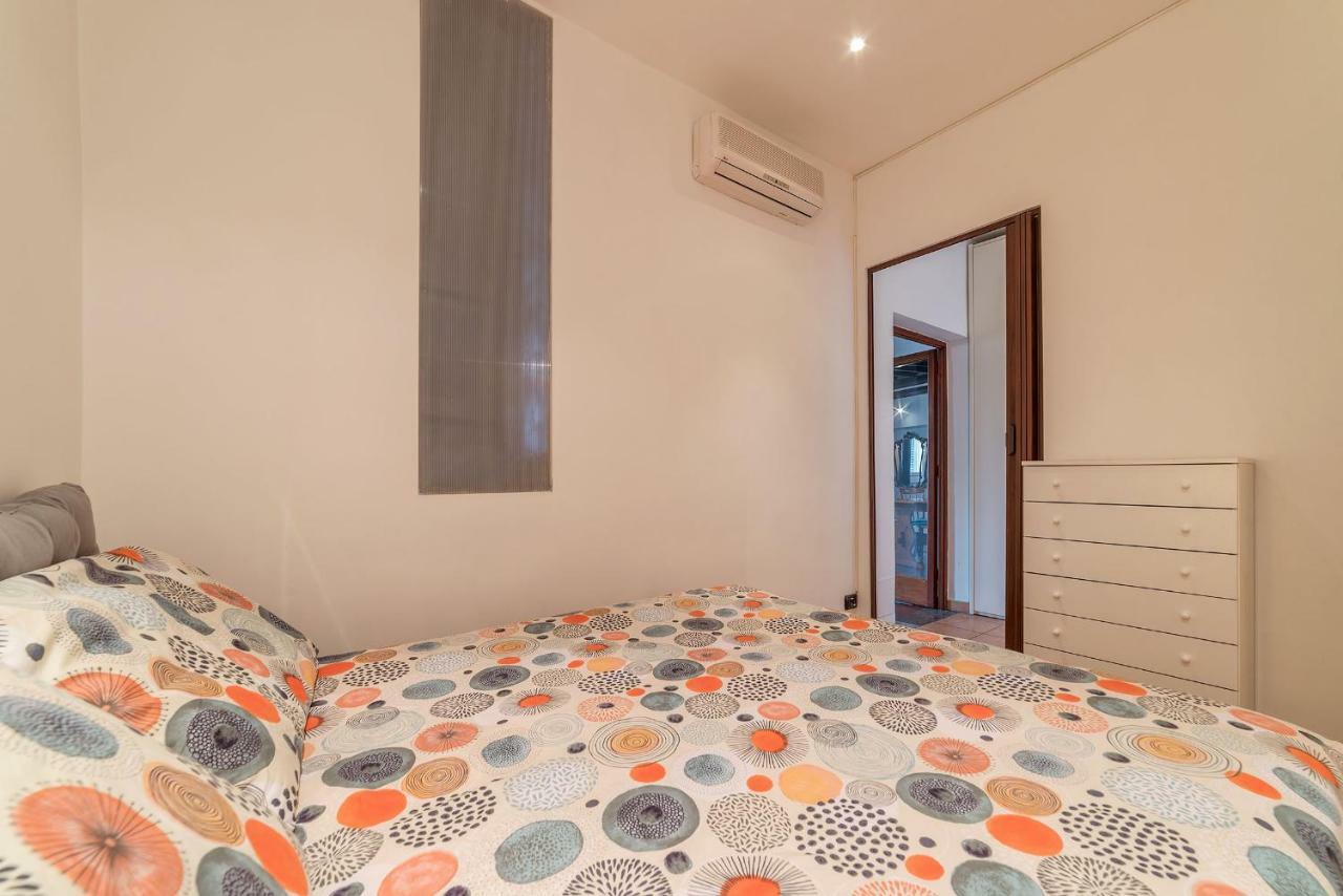 Colosseo & San Clemente Cozy Flat Рим Екстер'єр фото